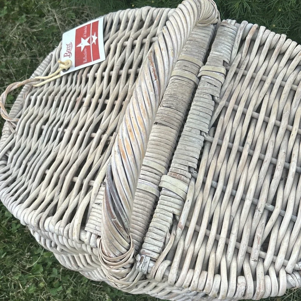 Bass Reflections Of America Picnic Basket - Hand Painted Flowers
